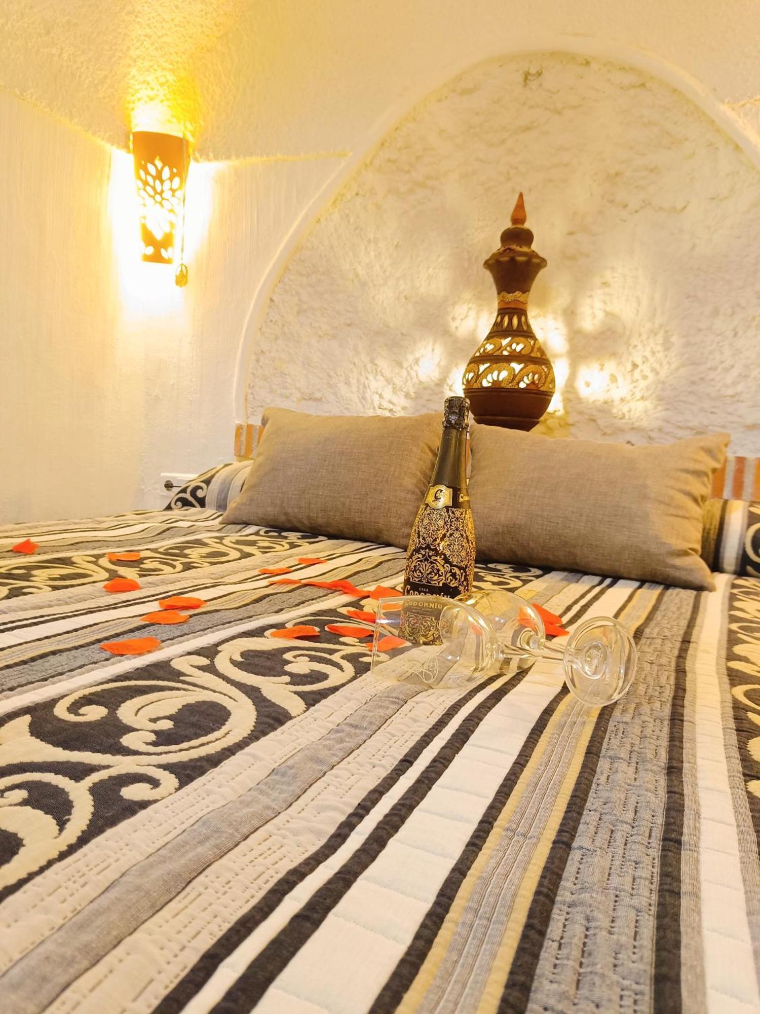 Casa Cueva The Exclusive Royal Andalusian Cave Villa Alcudia de Guadix Exterior photo